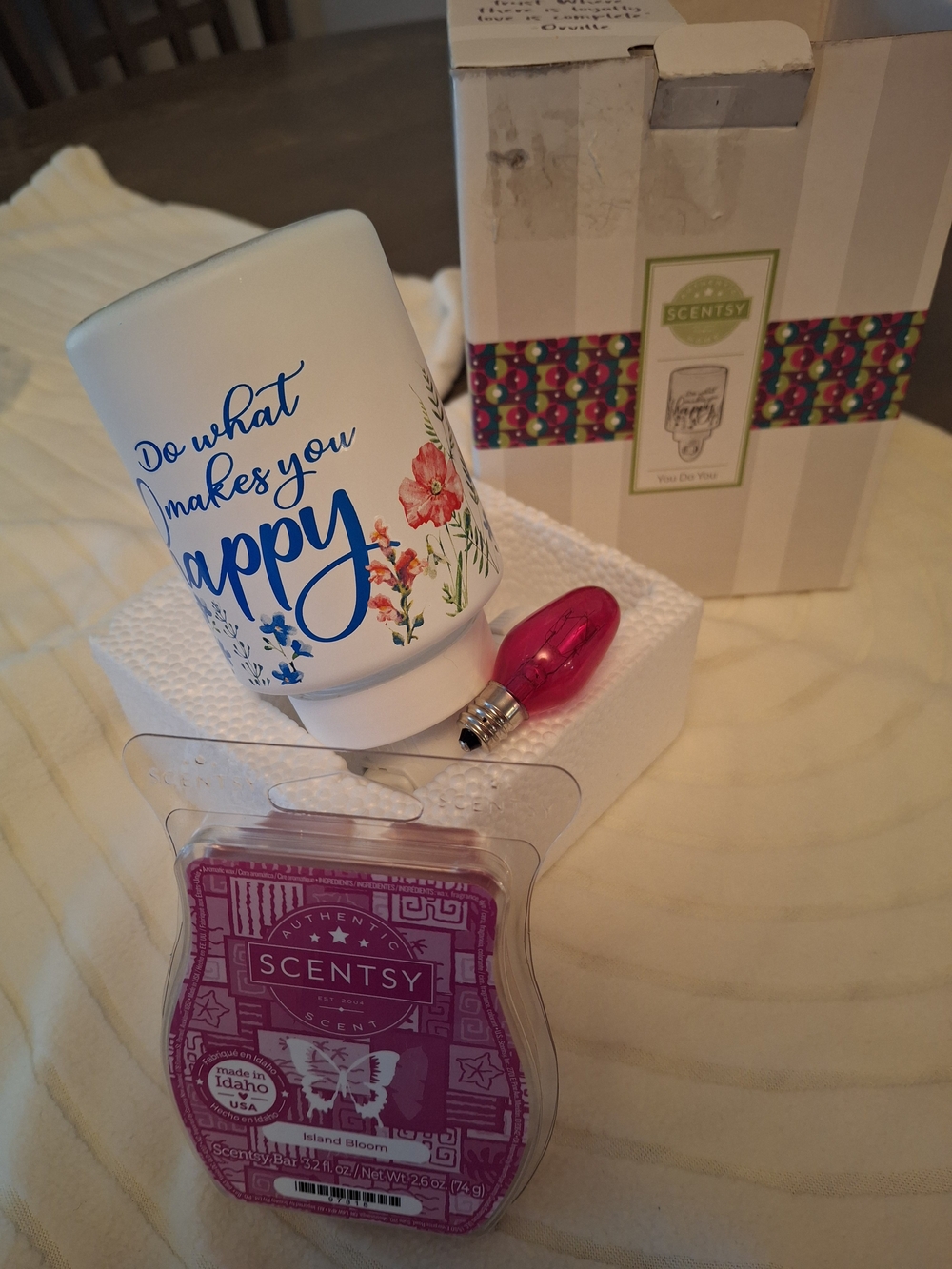 Scentsy 'Do What Makes You Happy' Warmer & Extras:  Island Bloom Wax /Pink Light